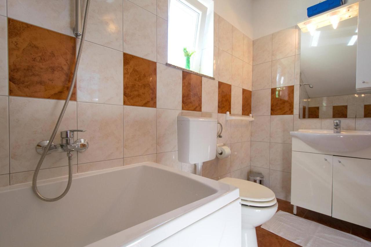Apartments Mladenka Malinska Zewnętrze zdjęcie