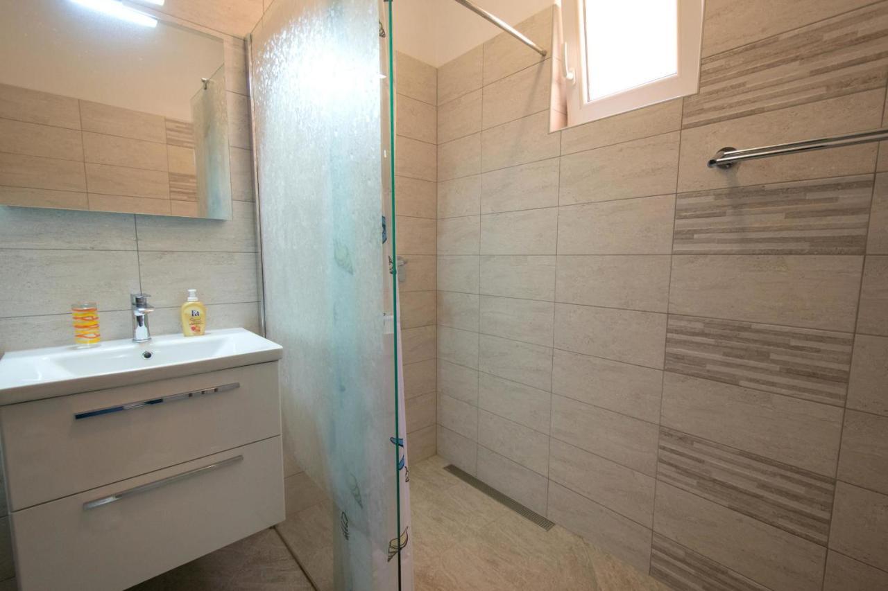 Apartments Mladenka Malinska Zewnętrze zdjęcie