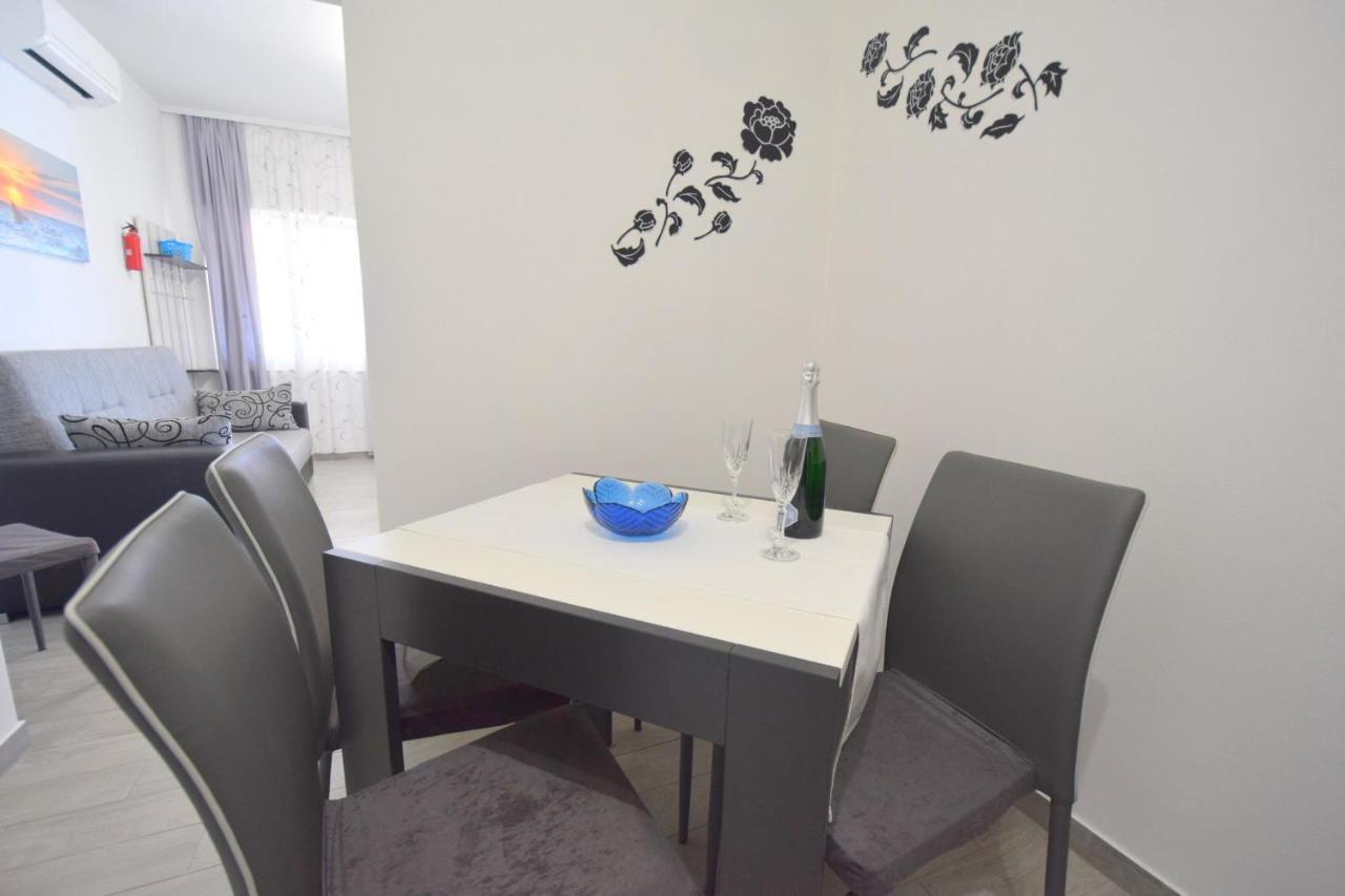 Apartments Mladenka Malinska Zewnętrze zdjęcie