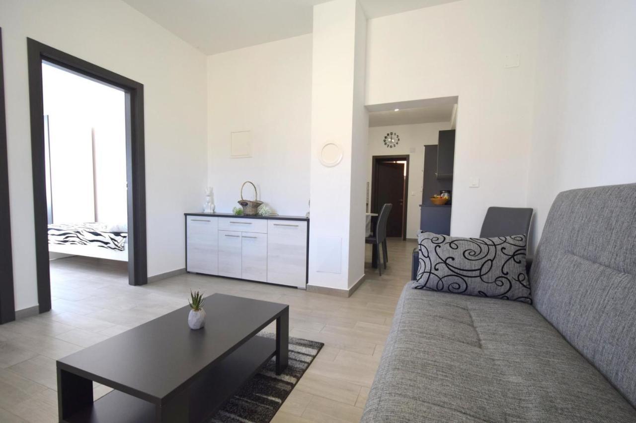 Apartments Mladenka Malinska Zewnętrze zdjęcie
