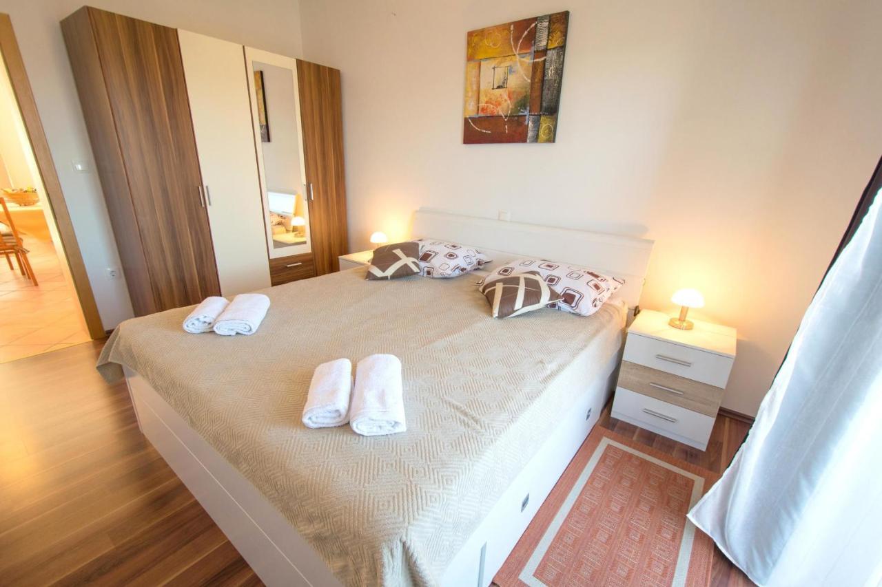 Apartments Mladenka Malinska Zewnętrze zdjęcie