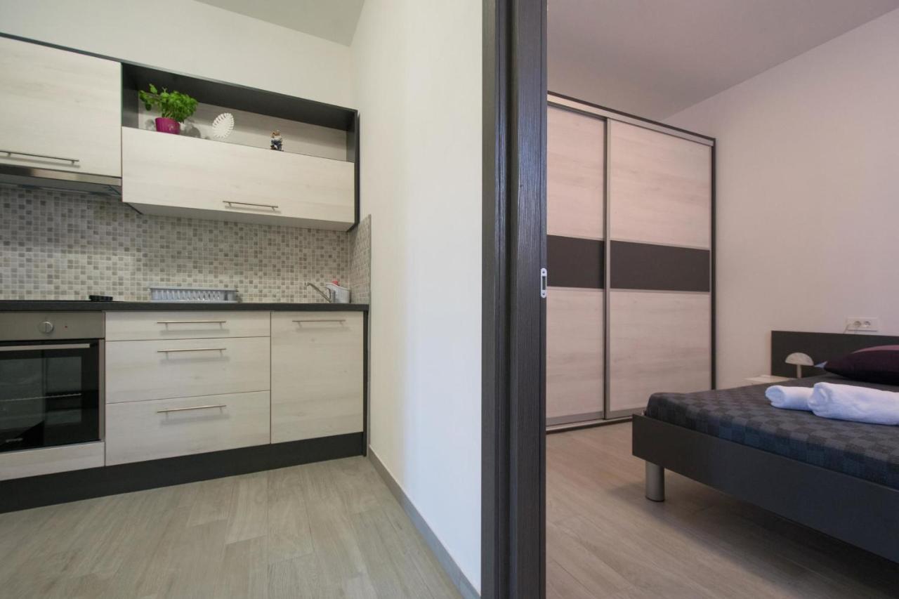 Apartments Mladenka Malinska Zewnętrze zdjęcie
