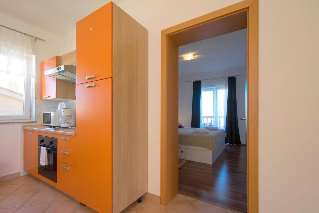 Apartments Mladenka Malinska Zewnętrze zdjęcie