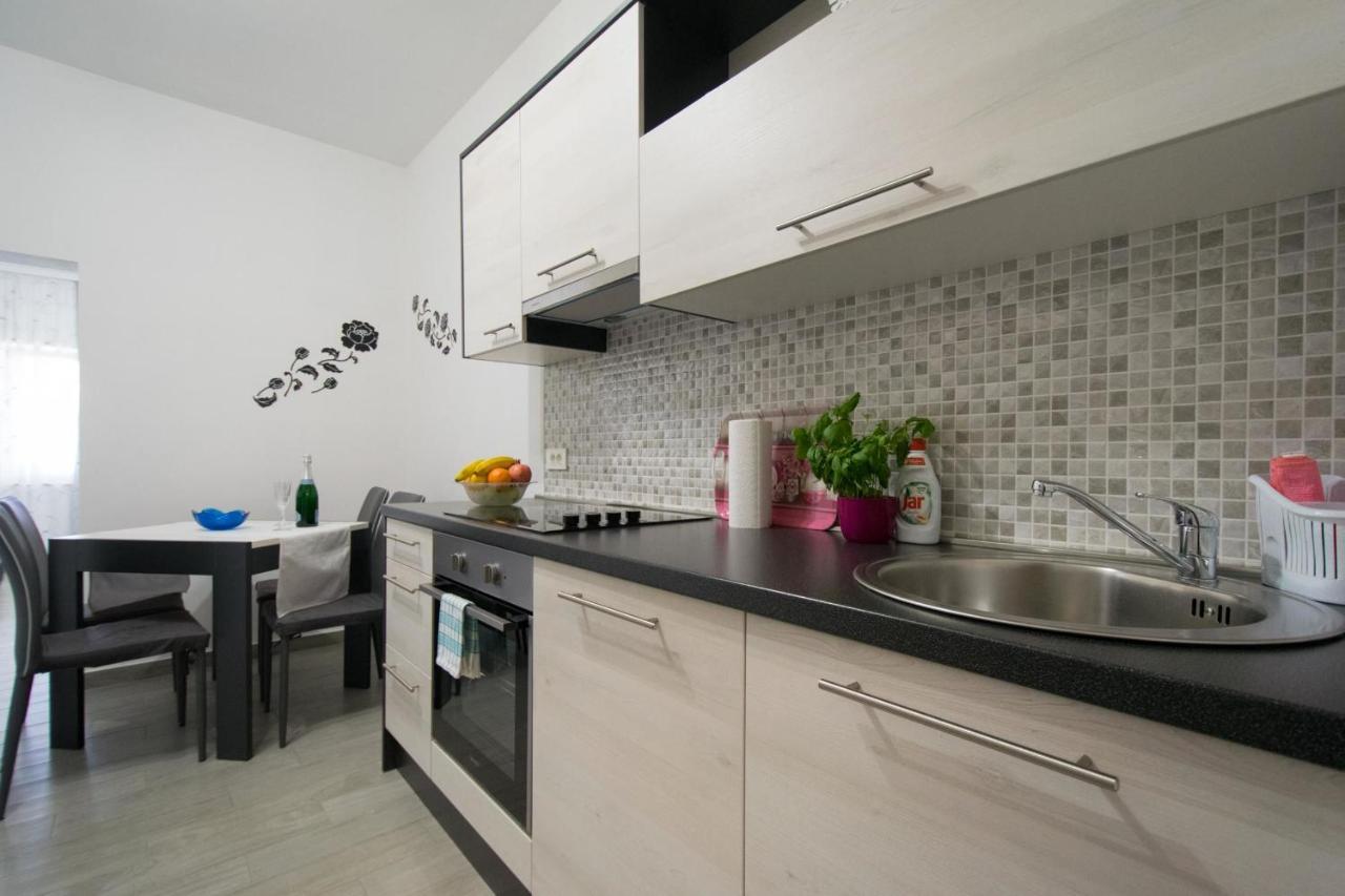Apartments Mladenka Malinska Zewnętrze zdjęcie
