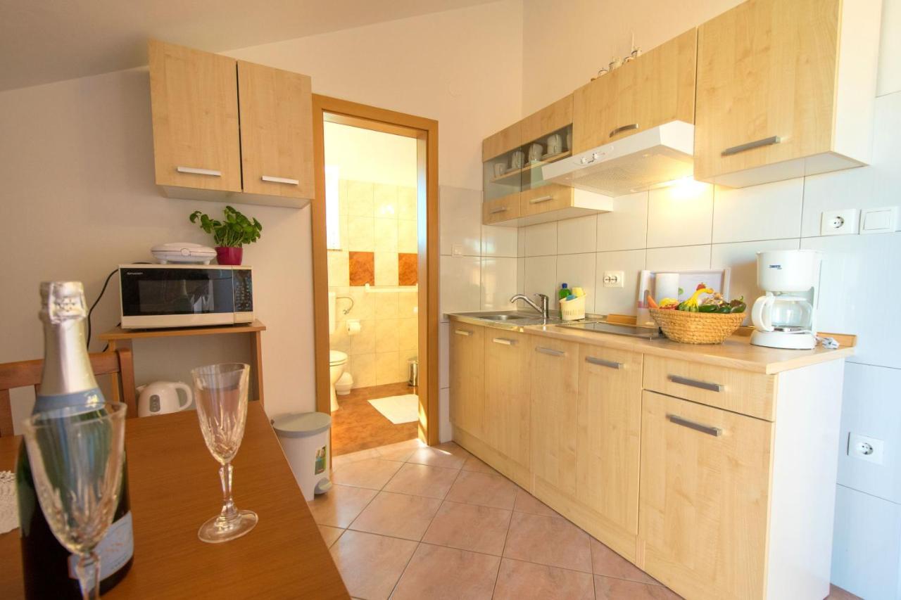 Apartments Mladenka Malinska Zewnętrze zdjęcie