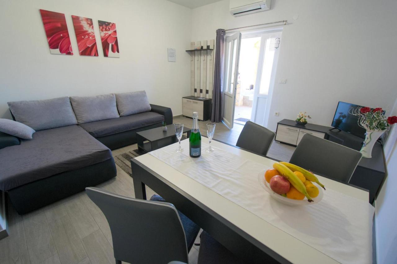 Apartments Mladenka Malinska Zewnętrze zdjęcie