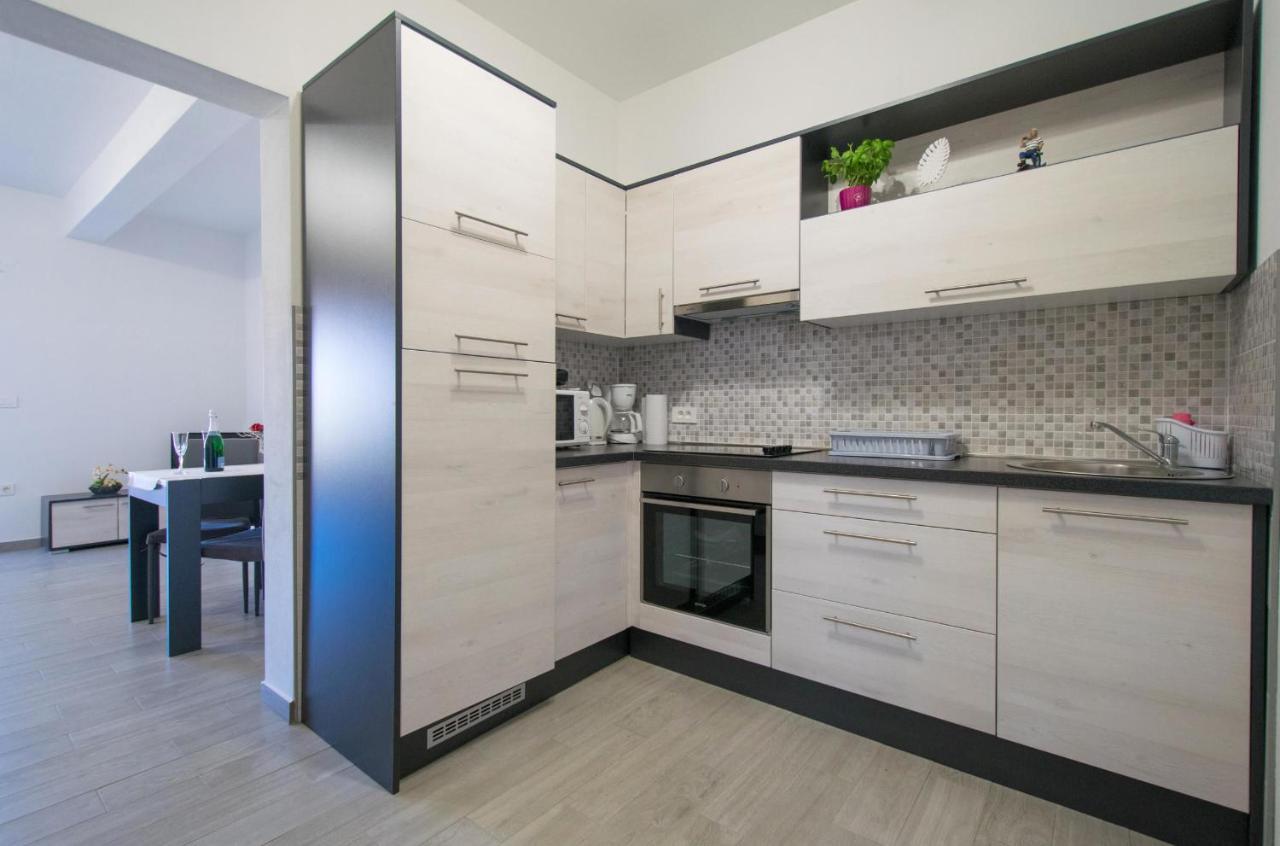 Apartments Mladenka Malinska Zewnętrze zdjęcie