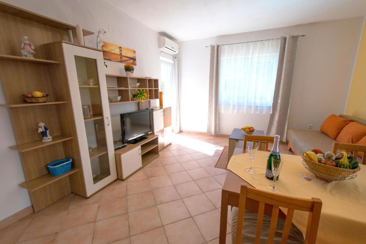 Apartments Mladenka Malinska Zewnętrze zdjęcie