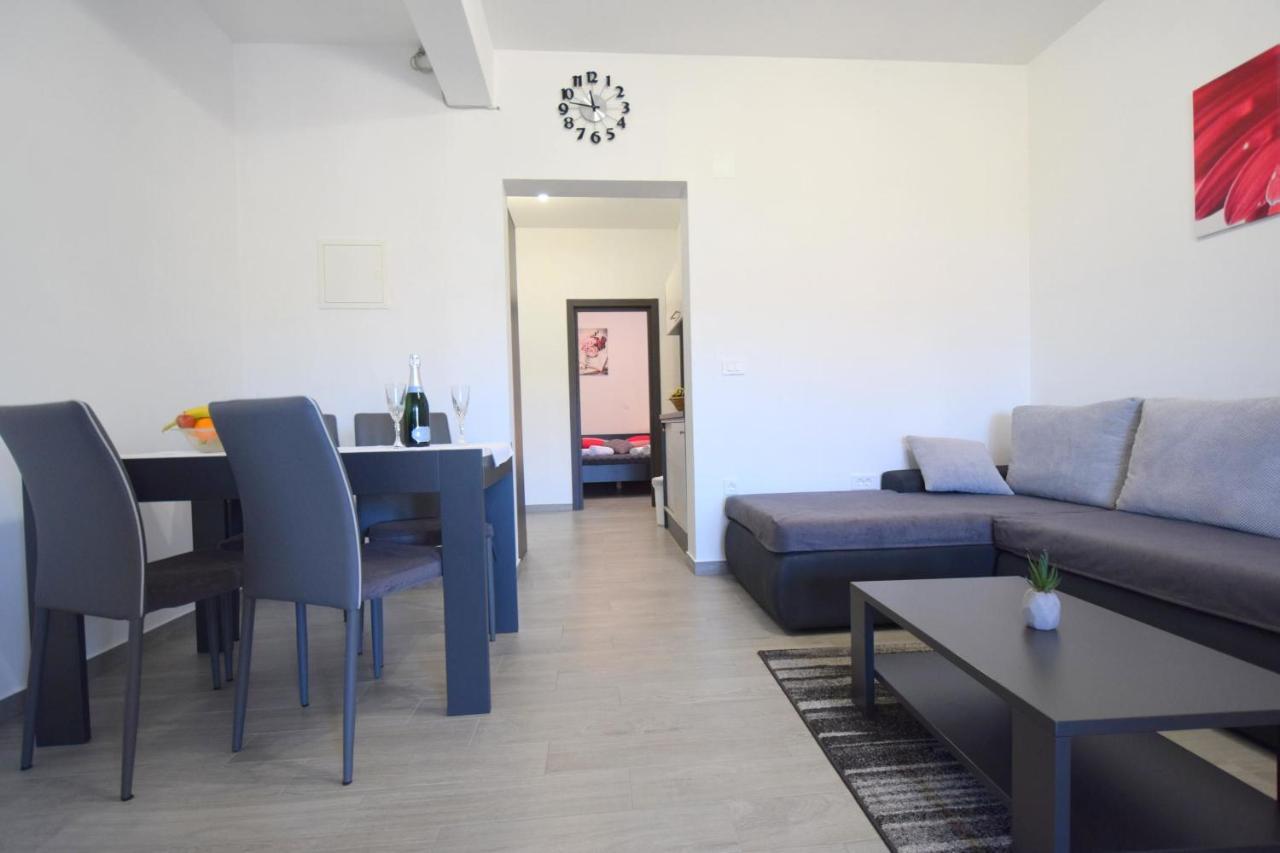 Apartments Mladenka Malinska Zewnętrze zdjęcie