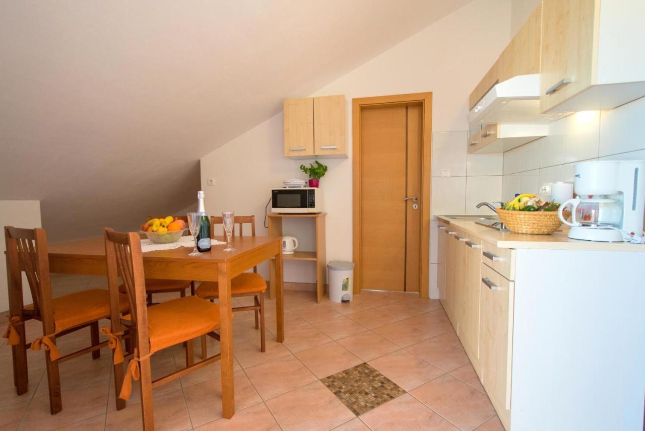 Apartments Mladenka Malinska Zewnętrze zdjęcie