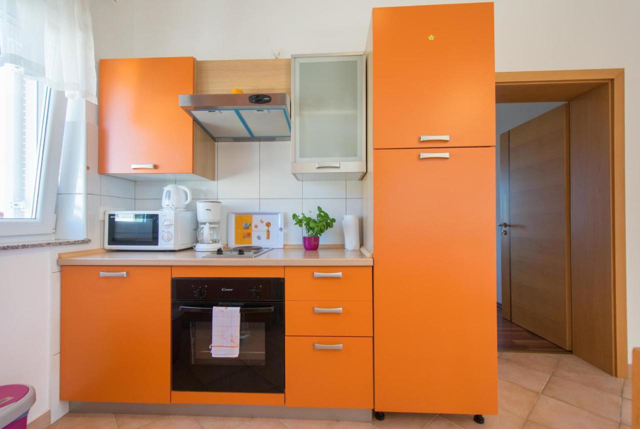 Apartments Mladenka Malinska Zewnętrze zdjęcie