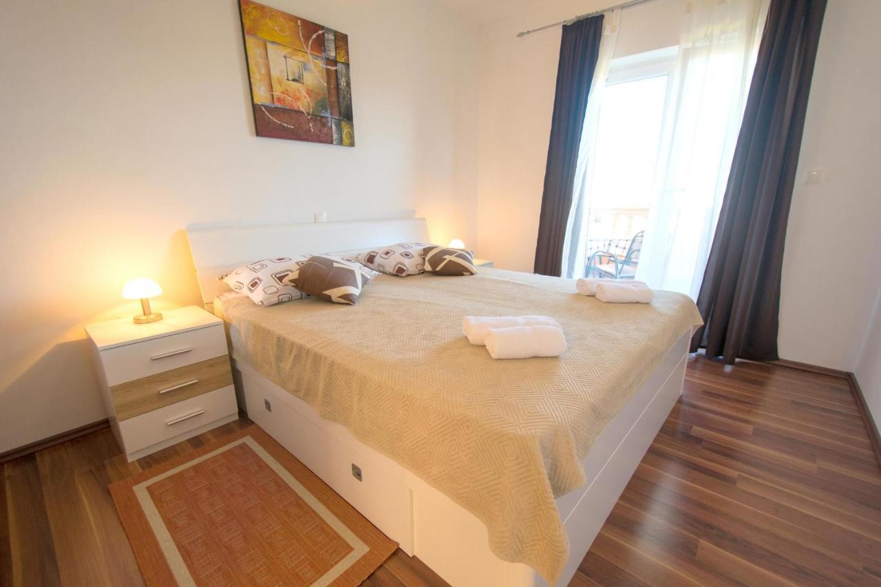 Apartments Mladenka Malinska Zewnętrze zdjęcie