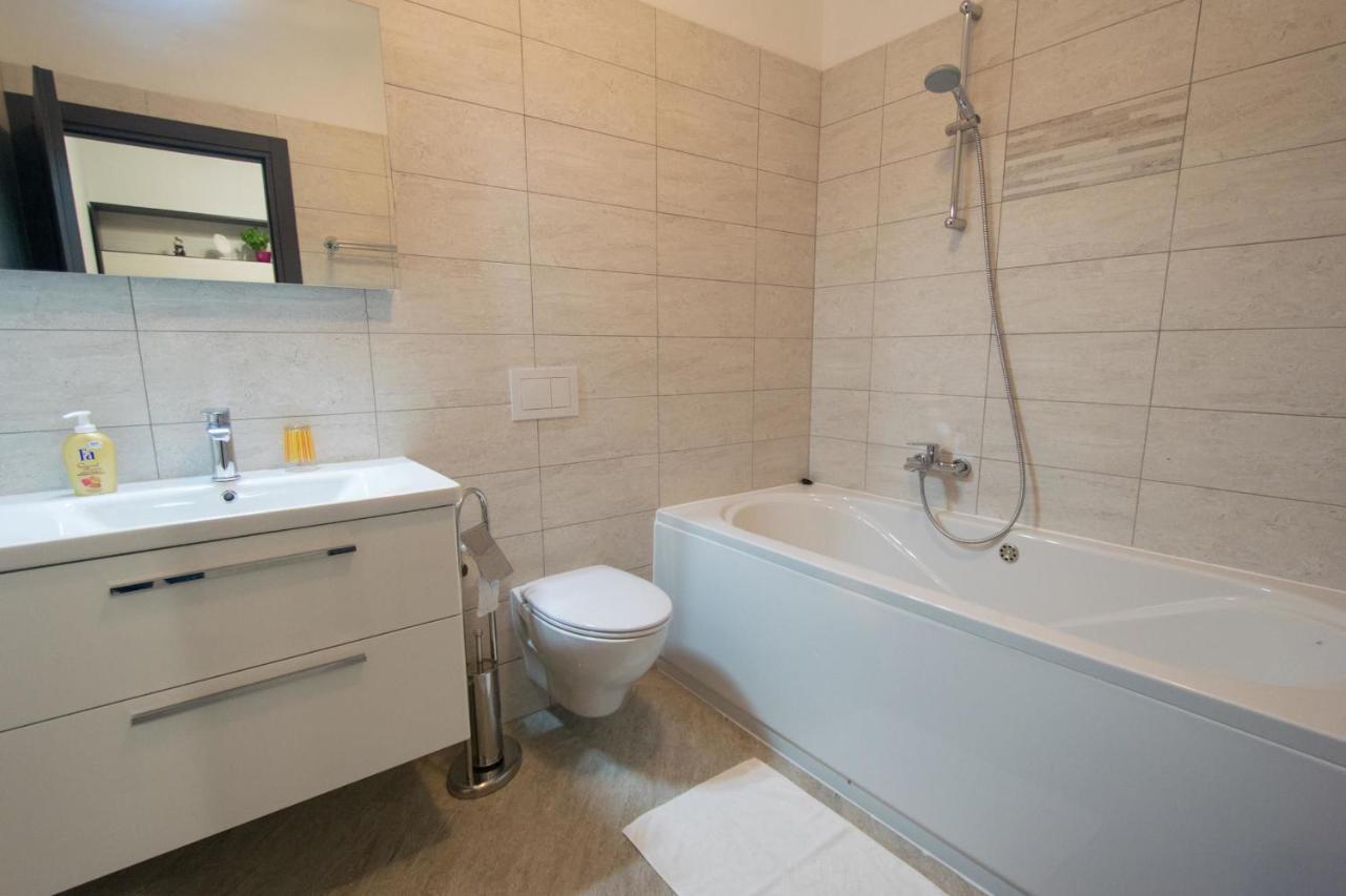 Apartments Mladenka Malinska Zewnętrze zdjęcie