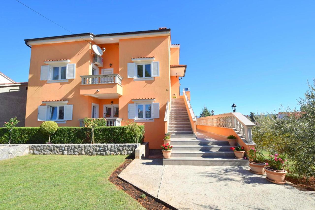 Apartments Mladenka Malinska Zewnętrze zdjęcie