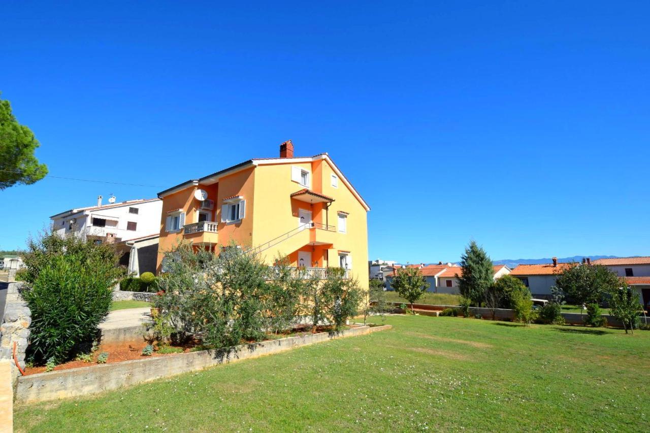 Apartments Mladenka Malinska Zewnętrze zdjęcie